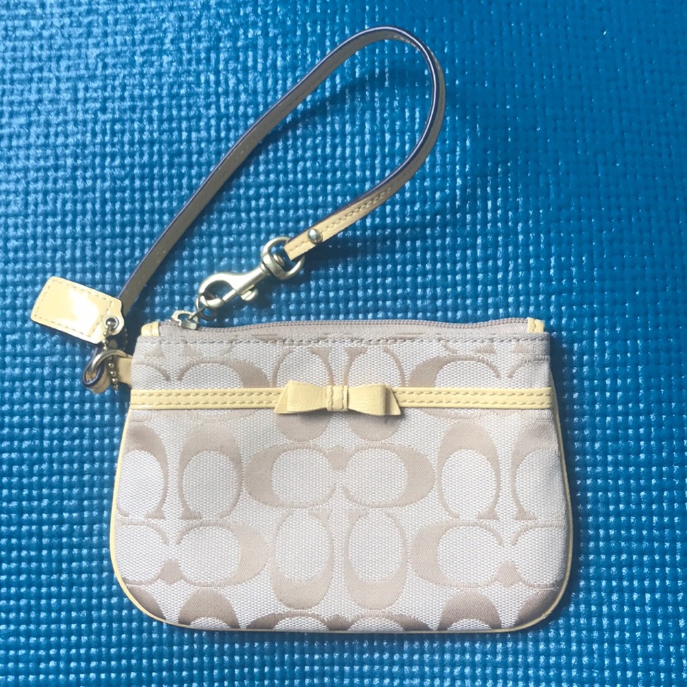 coach wristlet - Picture 1 of 1
